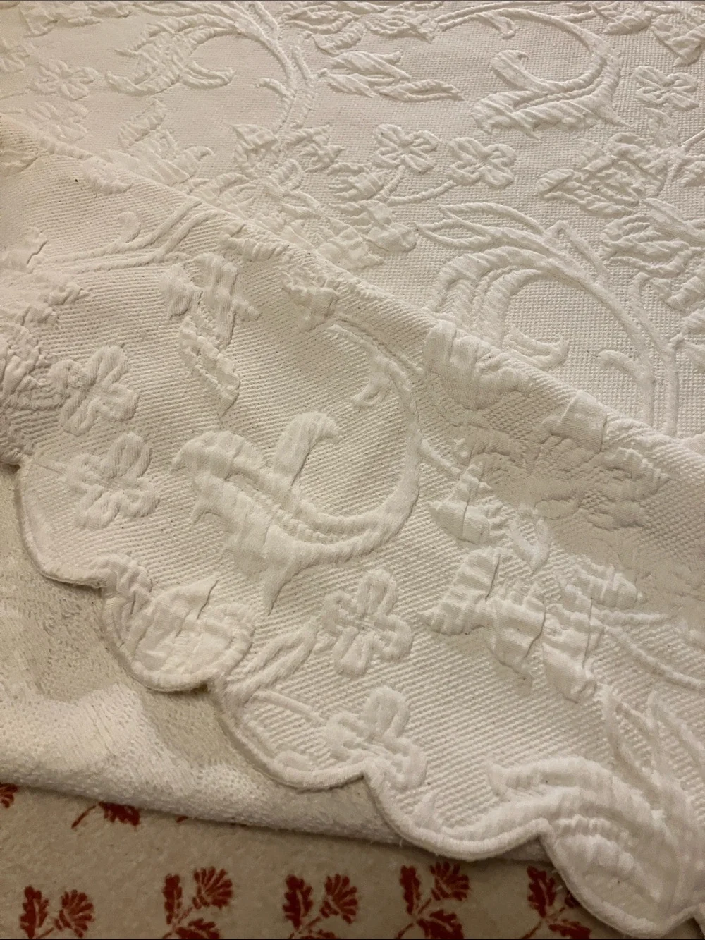 Cotton Matelasse floral bedspread Twin with scalloped edges